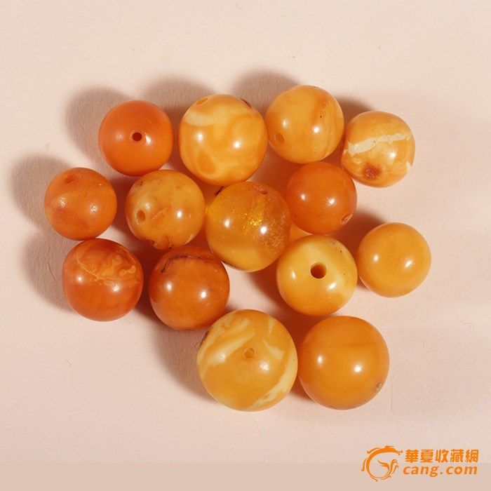 天然老蜜蜡圆珠次品珠 欧洲回流 总重:12.2克, 珠子尺寸:10-14毫米, 品相:次品珠,或不圆,或绺裂,或黑斑,或磕点,或老伤,次品圆珠,品相不怎么好,出价请谨慎 温馨提示: 一,QQ:1290239410 微信号:13780123310 电话:15058963111 电话:057765163876 ,实体店地址:浙江温州妙果寺古玩市场c054。 二,如有疑问,事先询问清楚再出价,退货的手续比较麻烦,所以请买家务必仔细看好产品描述再出价。