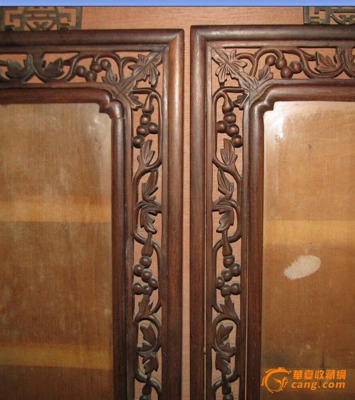 花窗高84CM,宽37CM,品相完整,全部大料*刻,花窗非常厚重,理想的古典装修品。本场所有拍品全部遵守华夏拍卖规则,你的出价代表你已认可,如果有疑问可以联系我;13868212930,如要鉴定请在拍卖之前完成,拍下不付款的请绕道,谢谢各为藏友对本场拍卖的大力支持。