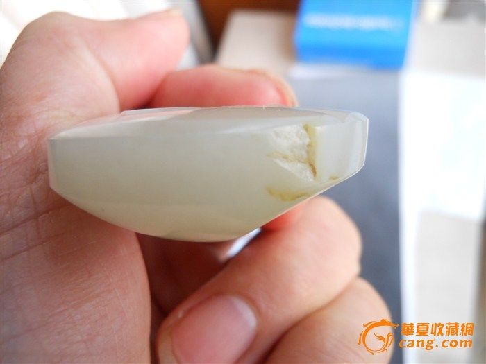 新疆和田玉籽料苏工精雕侧脸观音43克带证!图7