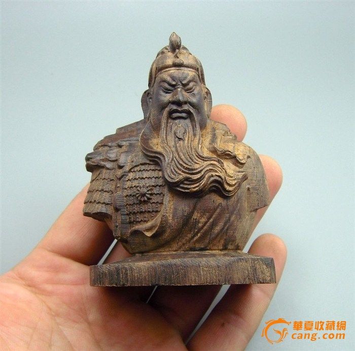 【拍卖说明】 一.我们秉着诚信的态度,如实描述藏品,请朋友们在出价前,准确看清拍品描述尺寸大小和图片品相,因古玩不同其他一般商品,对于拿不准朋友的可以请行家掌眼或上传本网鉴定,请您一定考虑清楚后再慎重出价,拍而不买的鸽友请绕行! 二.一对一实物拍照,绝无ps.因光线及显示屏等不同会有轻微视觉色差,请参考手标或烟标! 三.快递首选顺丰,不到或者有要求的朋友请提前联系!