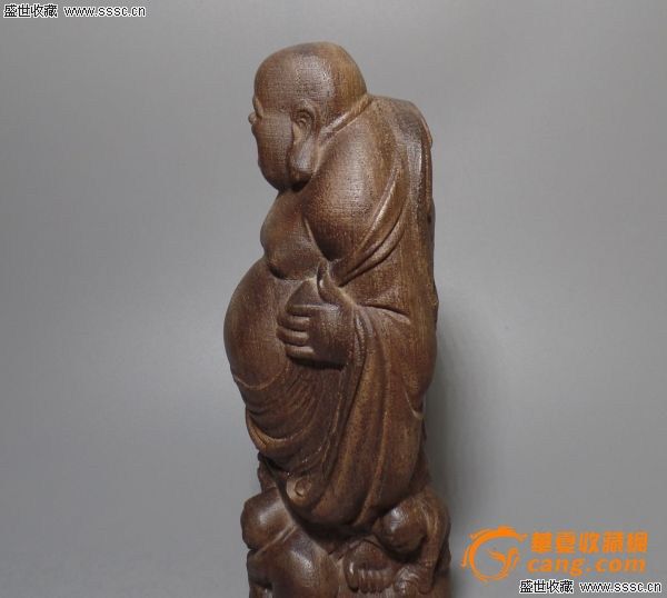 走韵达快递!【尺寸】高22厘米,宽8.5厘米,厚8厘米。 【重量】重980克。 【拍卖说明】 一.我们秉着诚信的态度,如实描述藏品,请朋友们在出价前,准确看清拍品描述尺寸大小和图片品相,因古玩不同其他一般商品,对于拿不准朋友的可以请行家掌眼或上传本网鉴定,请您一定考虑清楚后再慎重出价,拍而不买的鸽友请绕行! 二.一对一实物拍照,绝无ps.