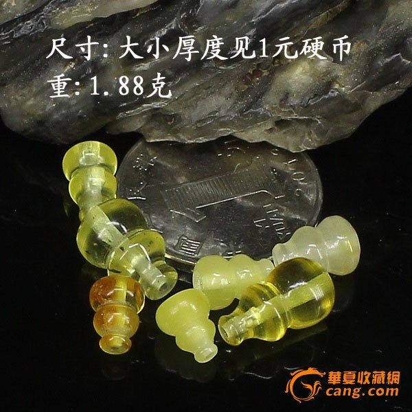 【365nm紫外灯与375.385.395....以上的区别】365nm是肉眼不易看见的蓝光,照到琥珀上有强荧光,周边不会出现蓝光,375nm以上是可见蓝光,照到琥珀上及周边都有蓝光,从图片上很难看的出真假荧光。 纯天然波罗地海琥珀.蜜蜡,出价前请细看图片,内外难免有小瑕疵,介意者请勿出价 【质量保证】保证纯天然波罗地海琥珀.