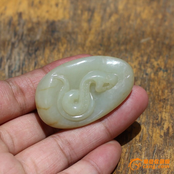 精工油润和田玉蛇