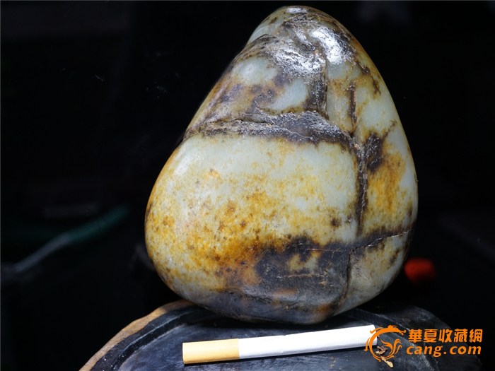 835g和田黄沁籽料原石