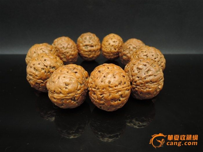 直径3.0公分的大金刚菩提,高密度,值得盘养。 快递首选顺丰,邮费到付,(顺丰不到者请及时联系我). 本次拍卖一口价格绝低于市场价格,拍后拒绝讲价,一口价拍下的朋友拒绝退货讲价。 专场拍卖不易,喜欢上手看完就退的朋友还有拍而不买的请高抬贵手。 遵守华夏专拍规则,所有拍品件件保真,谢谢大家!欢迎藏友来电垂询:13920468487