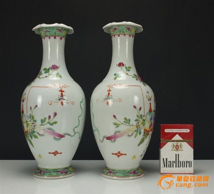 清代 【*博古纹*】_莲花口边_橄榄瓶(一对)图2