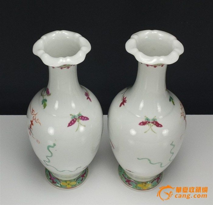清代 【*博古纹*】_莲花口边_橄榄瓶(一对)图3