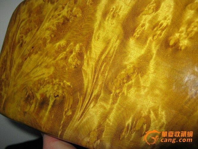 29.5*11.5*8.2厘米重2184克,完美品。视觉效果极好,金碧辉煌,非常漂亮,做工一丝不苟,珍贵木料,潜力极大。 参拍请看: 1:拍多少是多少,保证绝无马甲 。 2:一物一拍,照片无ps。为公平竞价一口价不接受退货。一口价前请您考虑好咨询好。 3:东西全部保真,保证和描述一致,玉石珠宝支持复检!上手7天之内无条件退换,但请保持拍品原样,不要做任何处理。