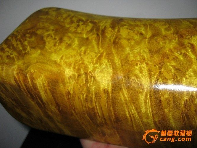 29.5*11.5*8.2厘米重2184克,完美品。视觉效果极好,金碧辉煌,非常漂亮,做工一丝不苟,珍贵木料,潜力极大。 参拍请看: 1:拍多少是多少,保证绝无马甲 。 2:一物一拍,照片无ps。为公平竞价一口价不接受退货。一口价前请您考虑好咨询好。 3:东西全部保真,保证和描述一致,玉石珠宝支持复检!上手7天之内无条件退换,但请保持拍品原样,不要做任何处理。