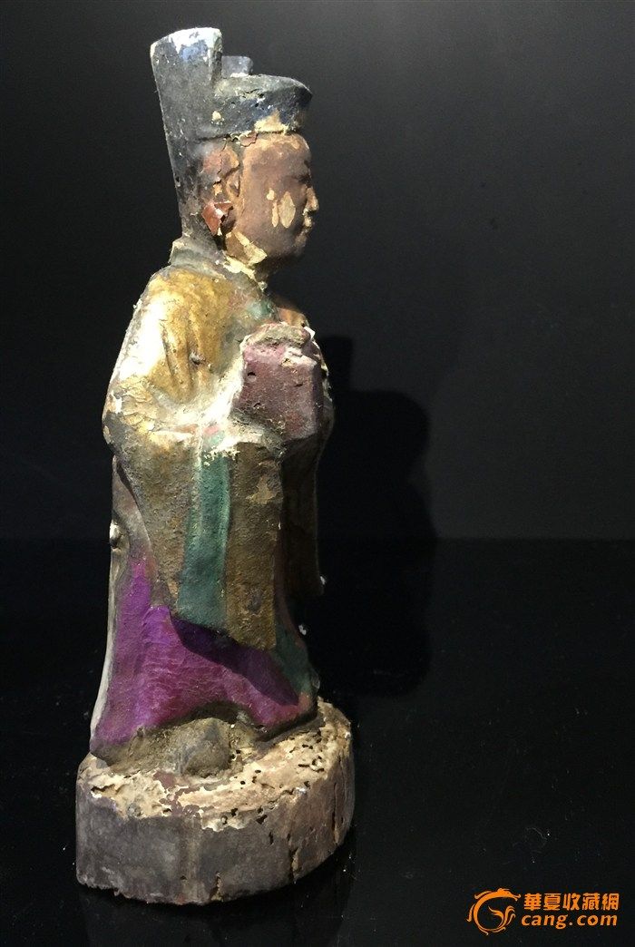 大开门,明末清初作品,色彩保持完好,神态优雅生动,关平装藏开光还在,如果有关公的买回去配成一组是不错的,喜欢的赶紧下手