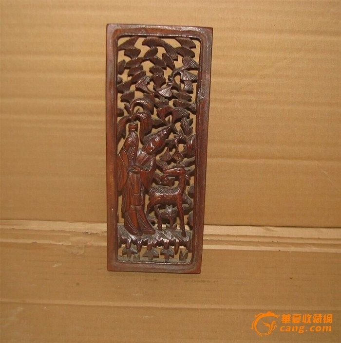 尺寸;23*9*1.2CM,品相完整,现在这样黄杨木雕刻的东西比较少了。本场所有拍品全部遵守华夏拍卖规则,你的出价代表你已认可,如果有疑问可以联系我;13868212930,如要鉴定请在拍卖之前完成,拍下不付款的请绕道,谢谢各为藏友对本场拍卖的大力支持。