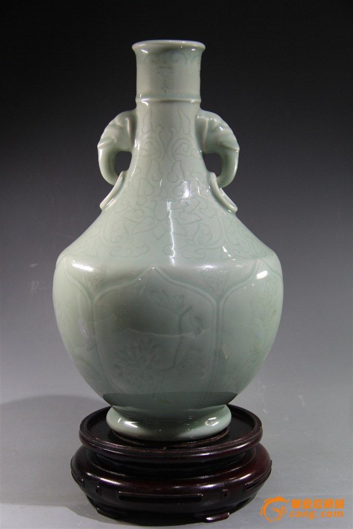 民国仿乾隆精品豆青釉刻花双象耳盖碗尊