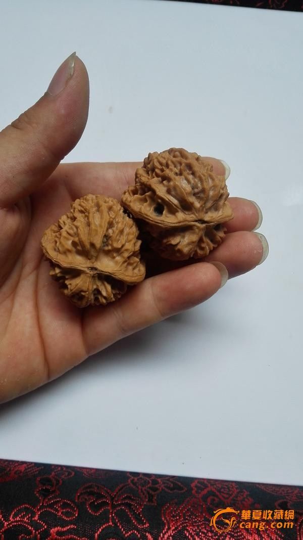 文玩核桃鸡心一对
