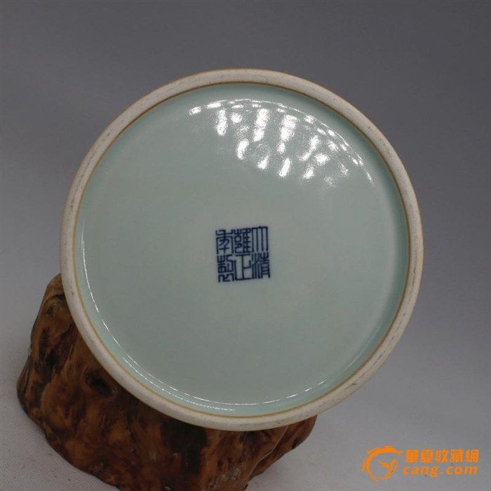 大清雍正年制款斗彩缠枝花卉如意耳尊!