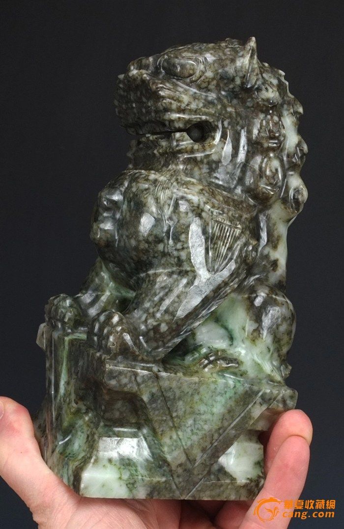 民国*天然*独山玉*_大狮子摆件(一对)