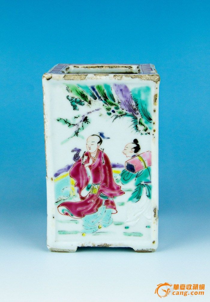【钻石】康熙 粉彩人物四方笔筒